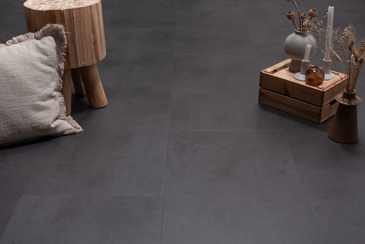 Floer Tegel Click PVC – Betonlook Zwart - Afbeelding 5