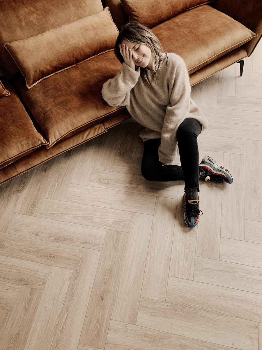 Floer Visgraat Laminaat – Mat Wit Eiken (Uitlopend) - Afbeelding 2