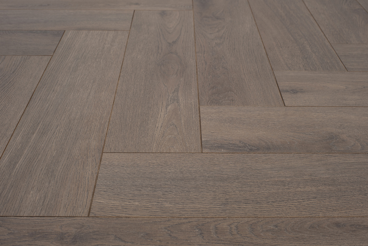 Floer Visgraat Laminaat – Mokka Zwart Eiken (Uitlopend) - Afbeelding 4